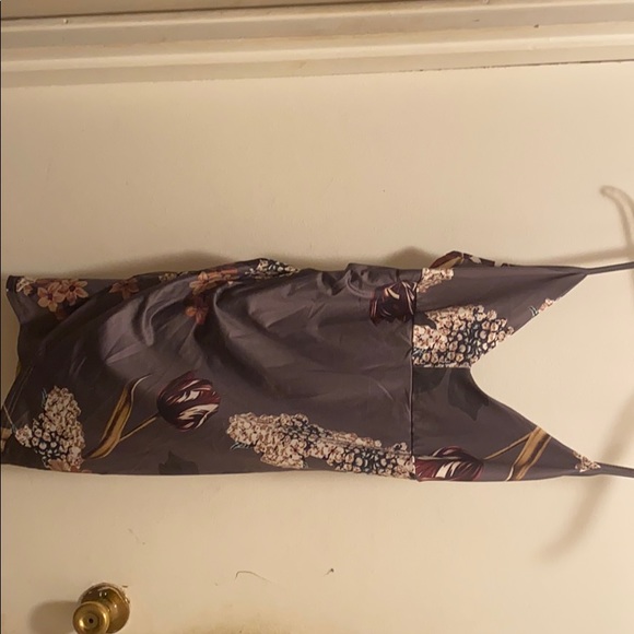 Fitted floral dress - Picture 1 of 2